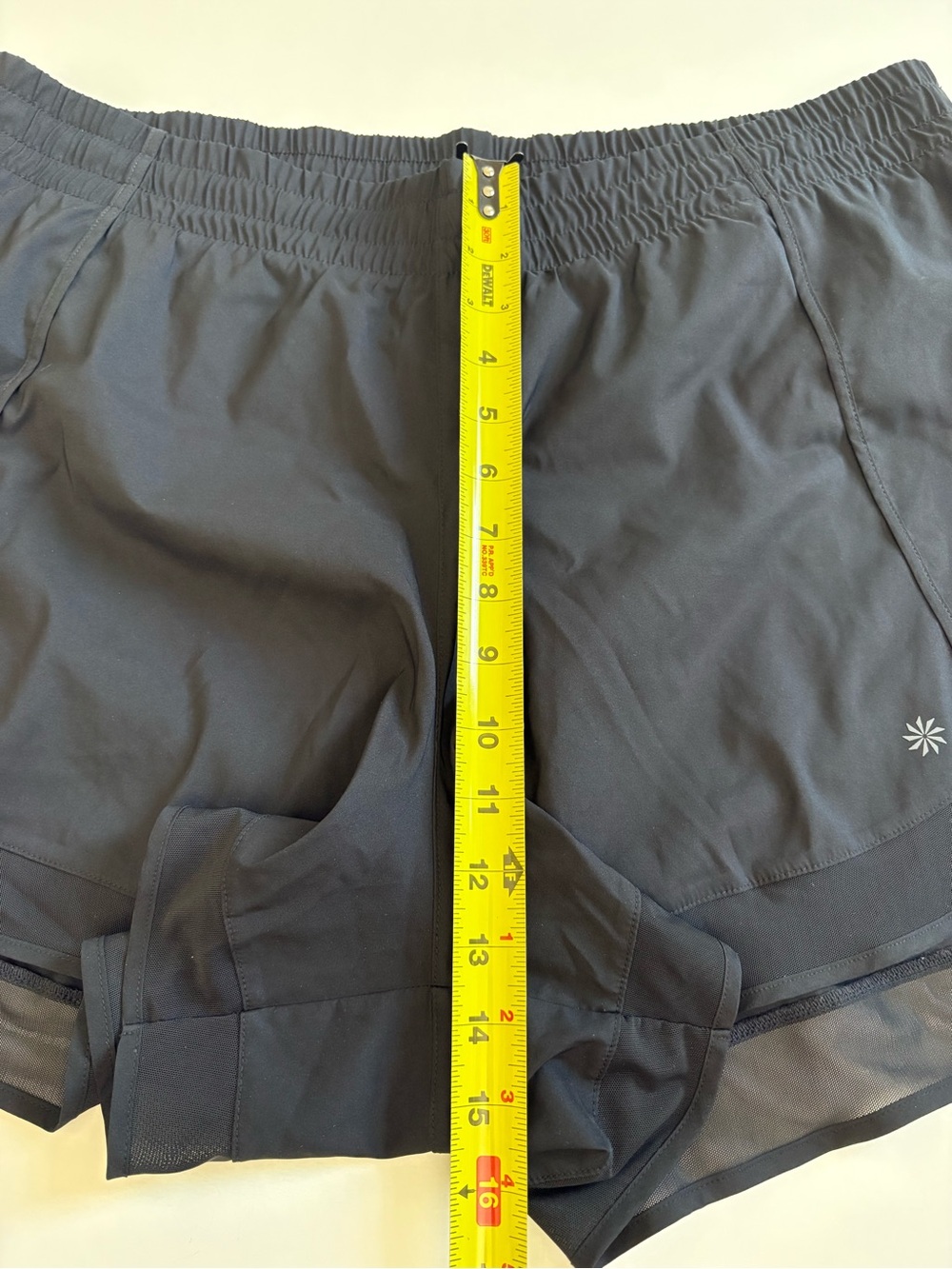 Athleta Mesh Racer Run Short Size 1x Black - Picture 9 of 10